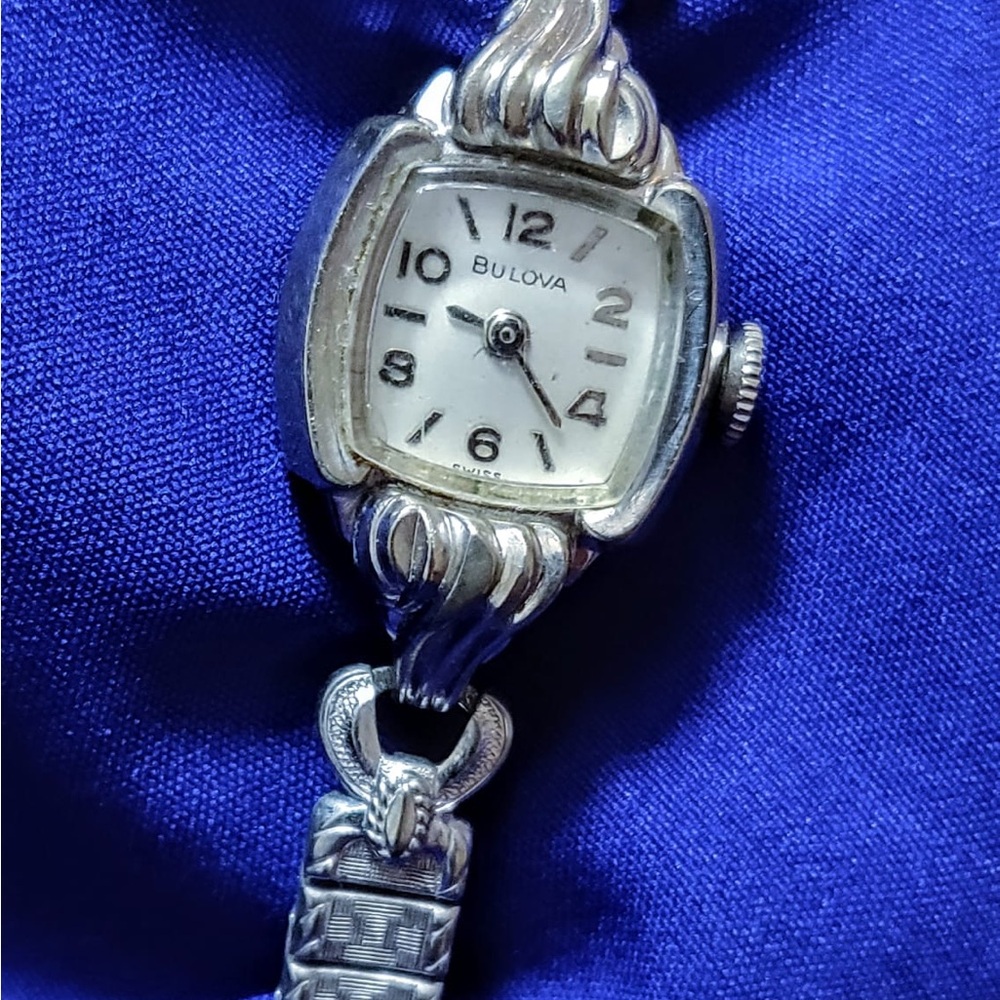 Bulova vintage 1952 Manual Gold plated Manual Wind Women's Swiss Classic watch